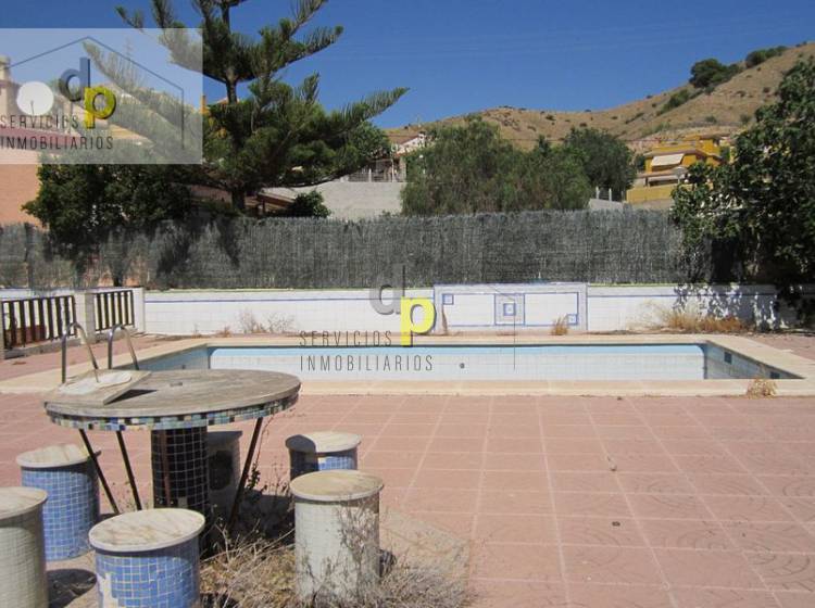 piscina y terraza