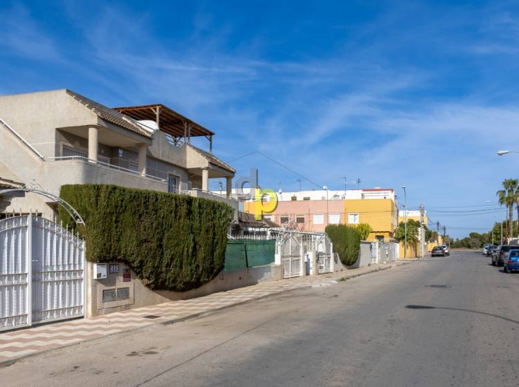 Venta - Casa adosada - Torrevieja - El Chaparral