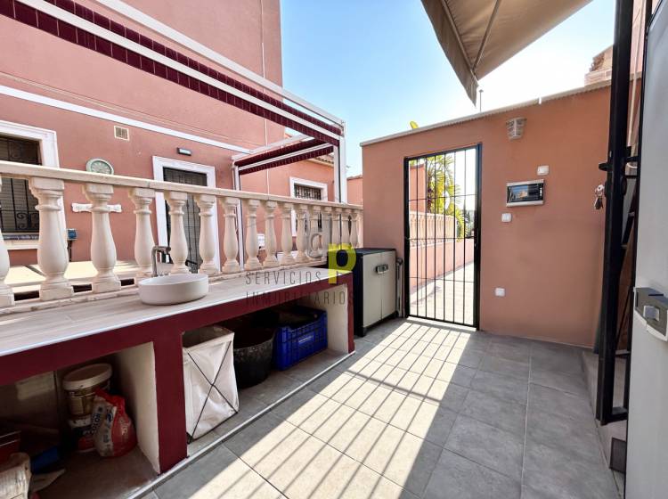 Sale - House - Montesinos