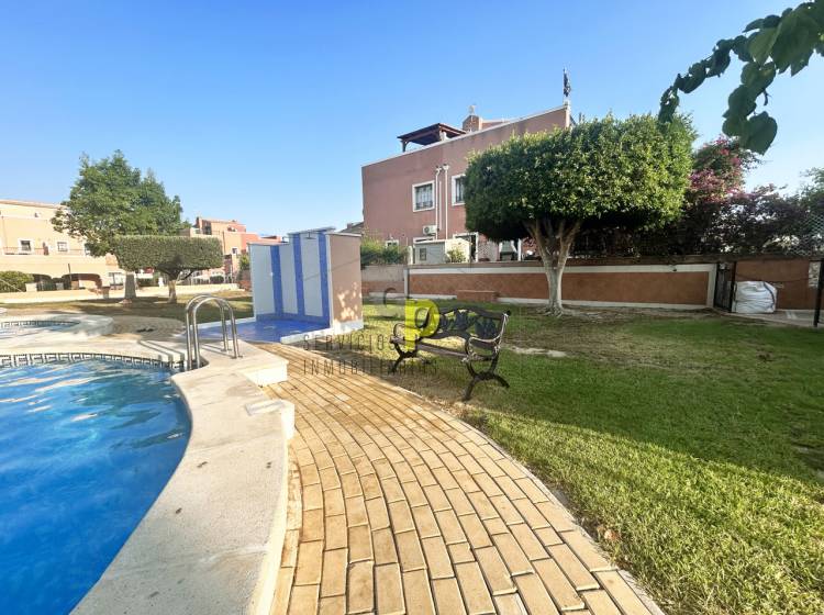 Sale - House - Montesinos