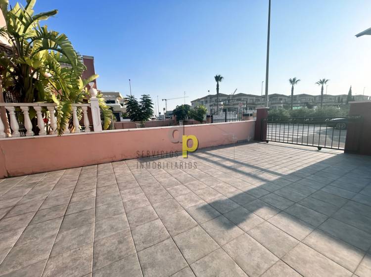 Sale - House - Montesinos