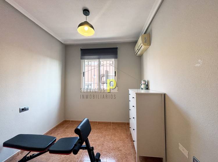 Sale - House - Montesinos